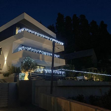 Aparthotel Villa V With Heated Pool Rijeka Eksteriør bilde