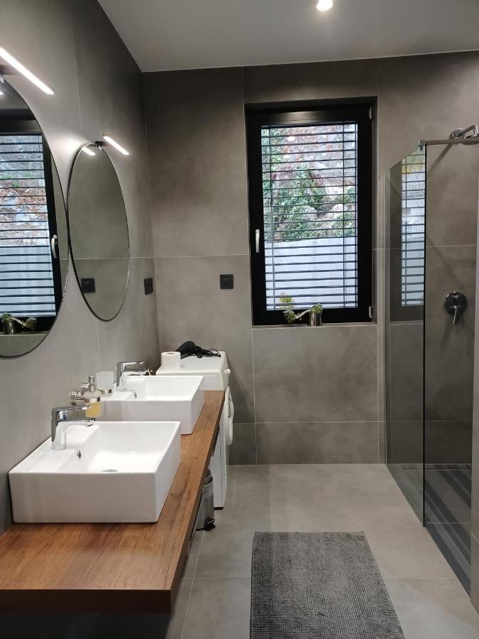 Aparthotel Villa V With Heated Pool Rijeka Eksteriør bilde
