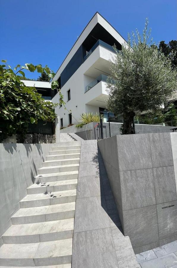 Aparthotel Villa V With Heated Pool Rijeka Eksteriør bilde