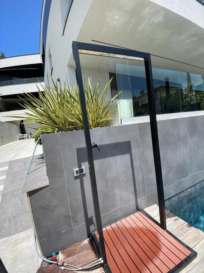 Aparthotel Villa V With Heated Pool Rijeka Eksteriør bilde