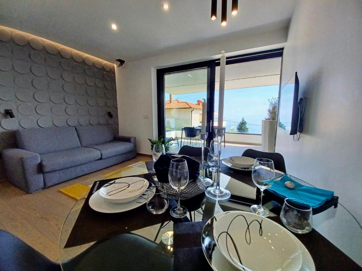 Aparthotel Villa V With Heated Pool Rijeka Eksteriør bilde